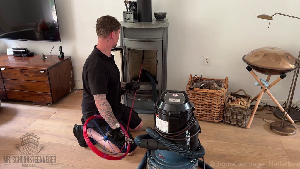 Veendam schoorsteenveger huis ladder Veendam schoorsteenveger huis ladder